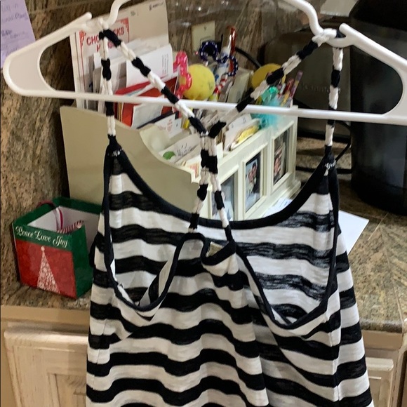 Beautiful black and white stripe tank top - Picture 3 of 3